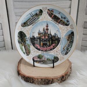 Vintage Disneyland Collector's Plate w/ hanger